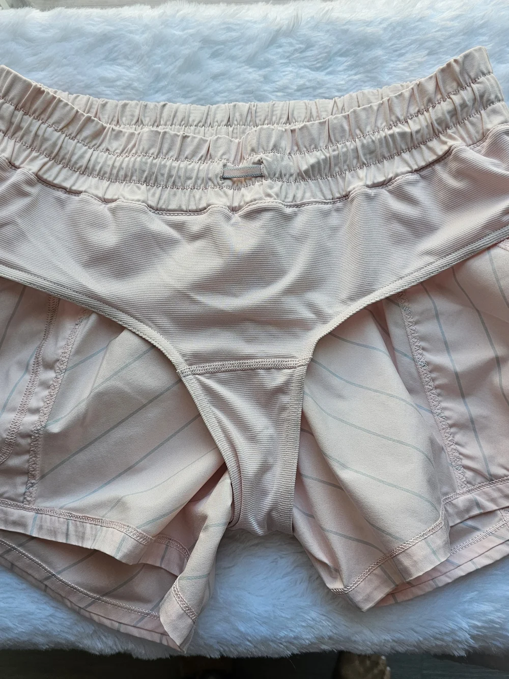 Lululemon Shake & Break Short
